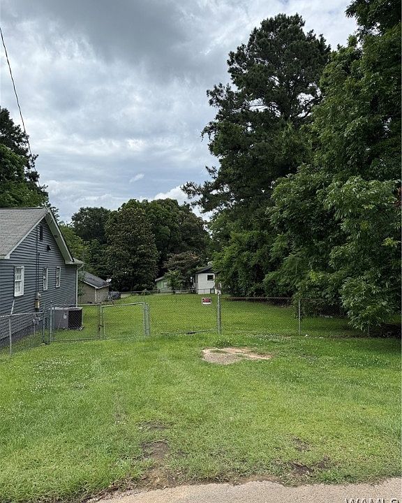 1st image of 2118 5th St E