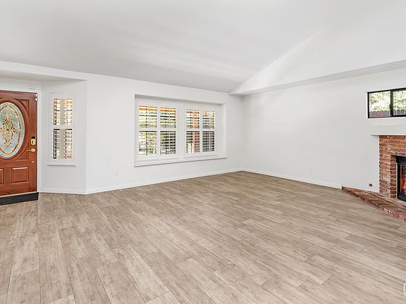 5th image of 2608 English Oak Dr