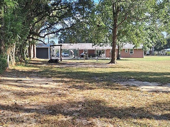 4th image of 832 Bachelor Hill Rd