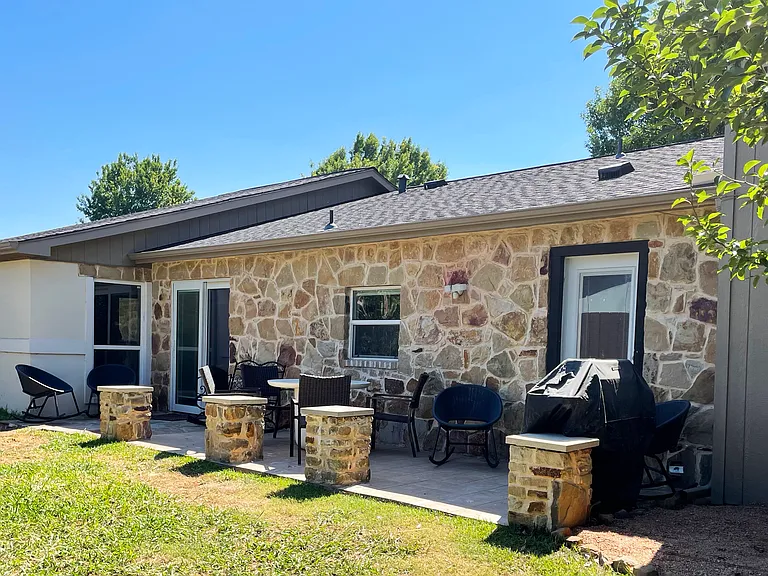 Spacious Backyard with Patio set and BBQ Grill