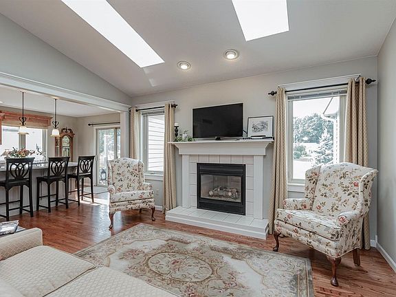 4th image of 17910 Bay Winds Dr