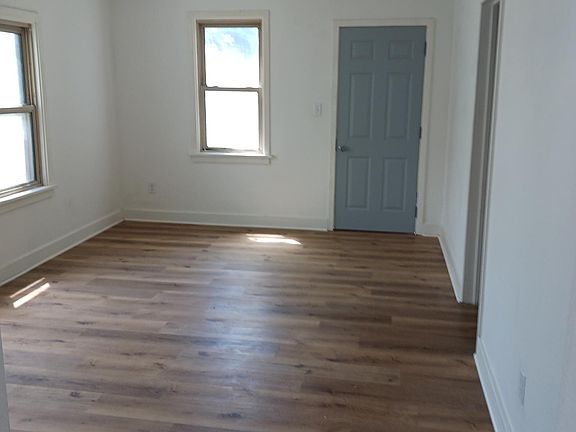 3rd image of 605 S Ash St