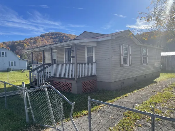 406 8th St, Rainelle, WV 25962