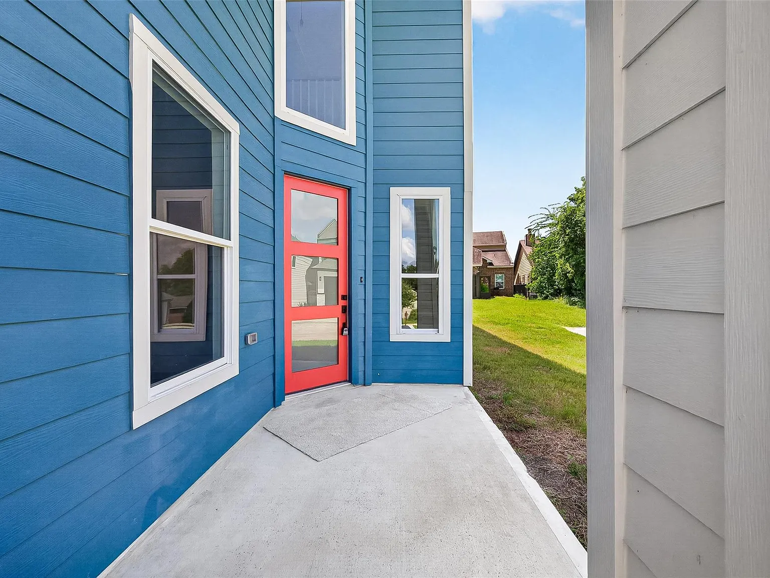 3 bed, 3.0 bath, 2165 sqft, $2,350 — Photo 4