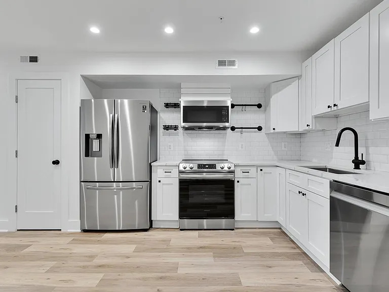 1118 Lamont St NW #1 — Photo 4