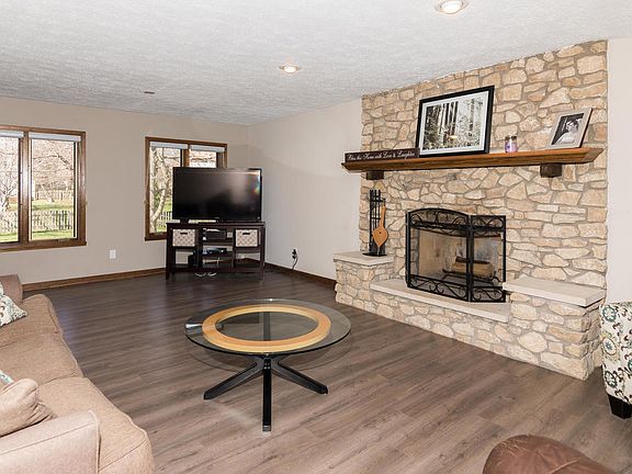 5th image of 7960 Clearwater Ct