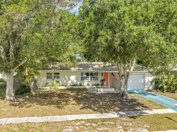 11478 Imperial Grove Dr E, Largo, FL 33774