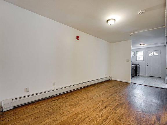 5th image of 43 Jewett Ave Unit 3