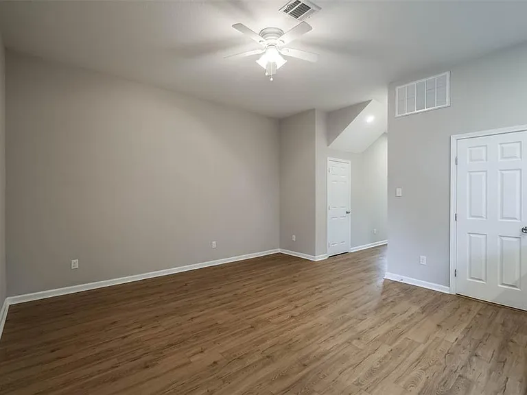 3207 Avenue O — Photo 9