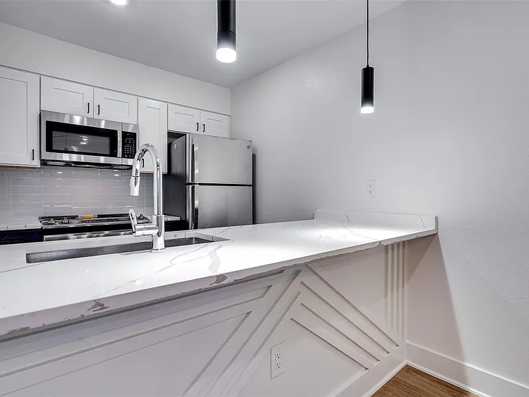 202 E 45th St #205 — Photo 10