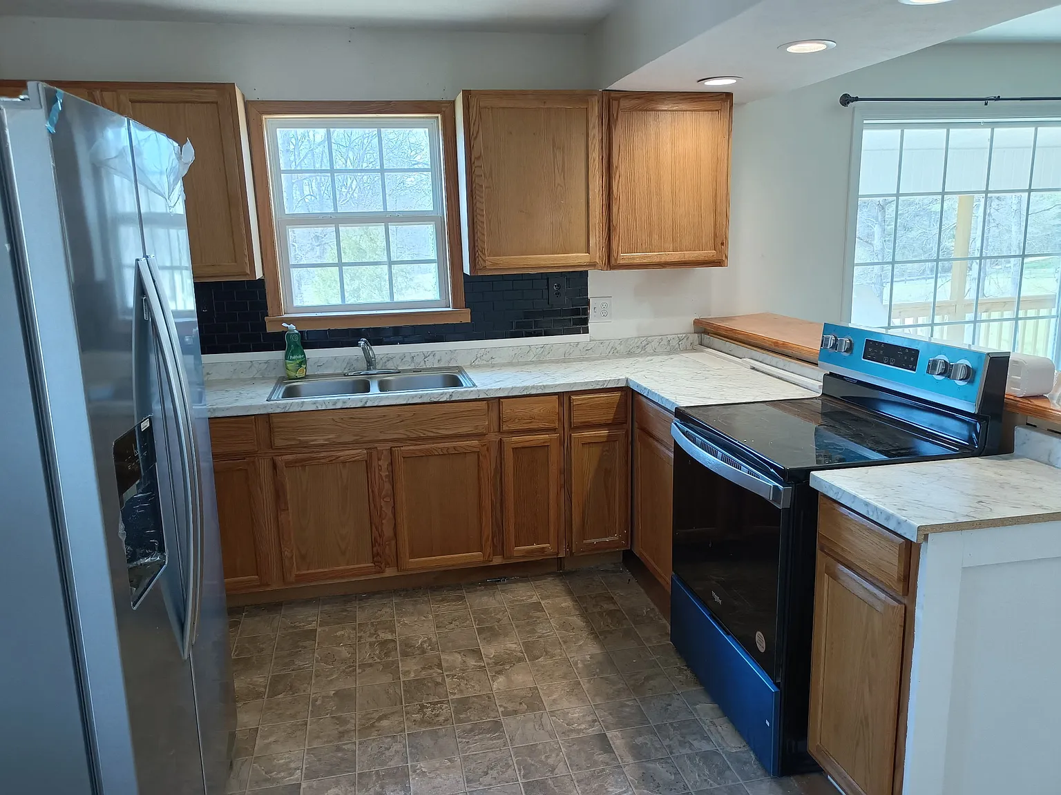 3 bed, 2000 sqft, $1,900 — Photo 3