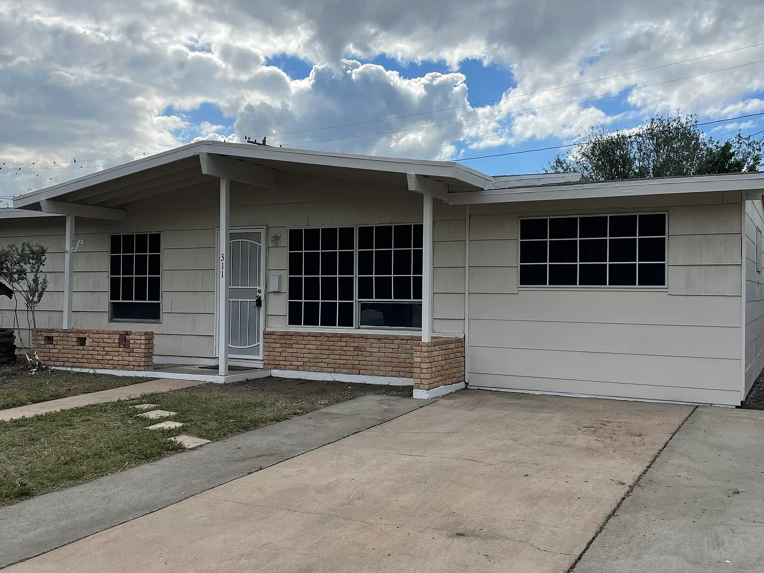 4 bed, 1700 sqft, $1,800 — Photo 1