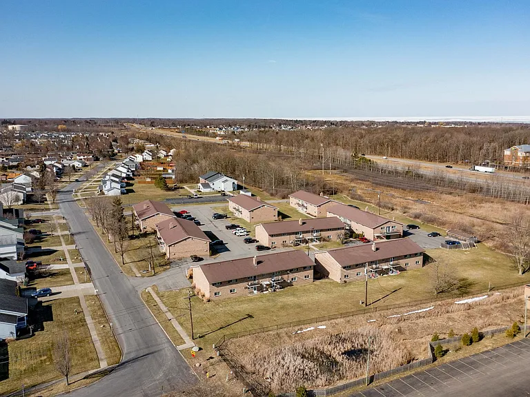 Holiday Meadows Apartments — Photo 30