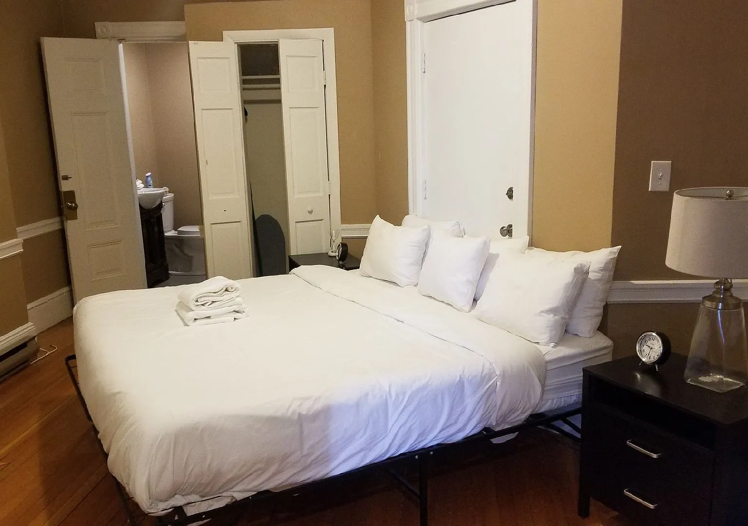 Large 1 Bed Minutes from BU!! (No Broker Fee) — Photo 3