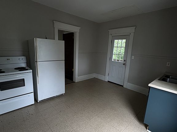 3rd image of 203 Maryland Ave SW #1