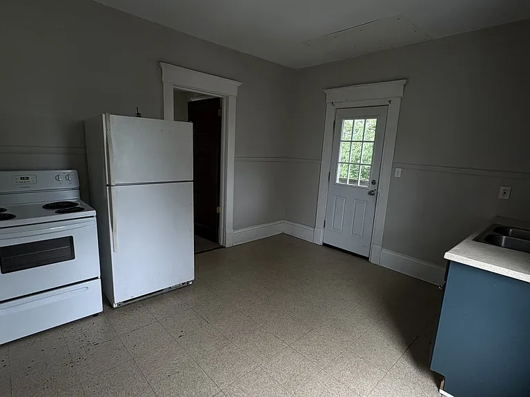 203 Maryland Ave SW #1 — Photo 3
