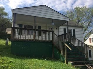 1106 College St, Narrows, VA 24124