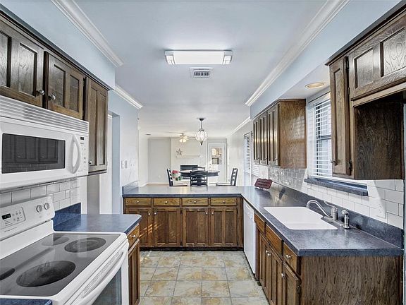 open floor plan is great for entertaining gives the kitchen a gourmet feel.