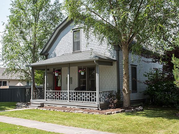 3rd image of 113 College St
