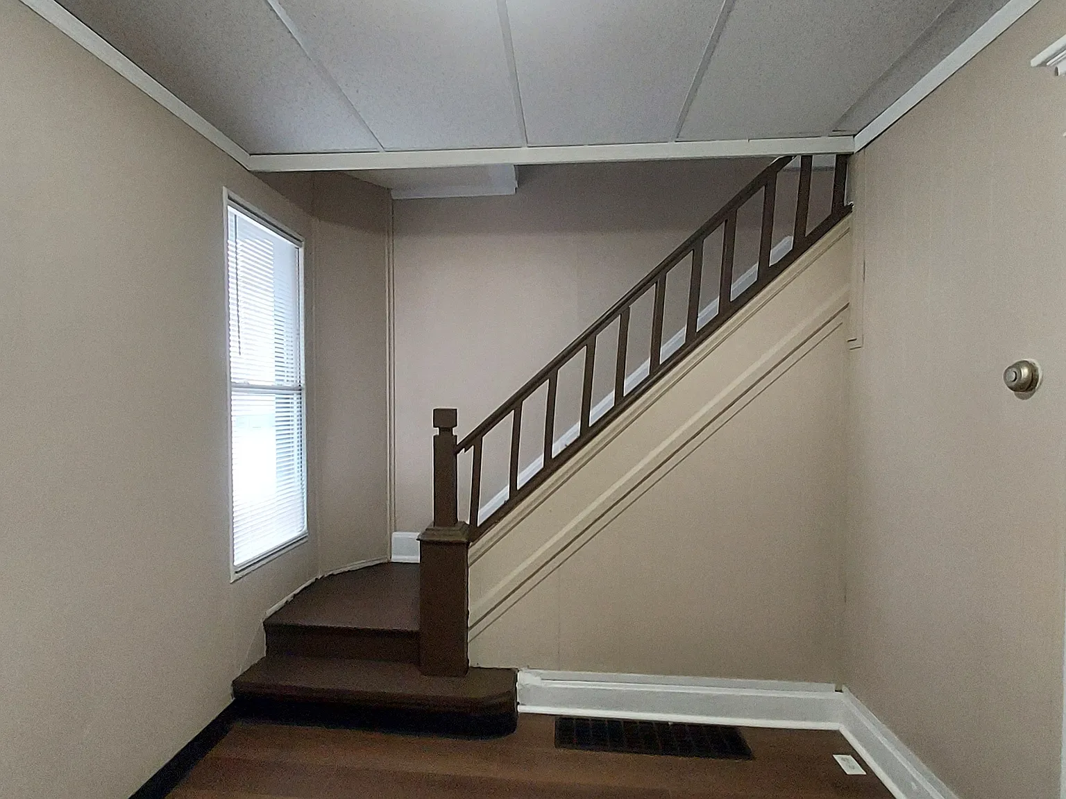 4 Bedroom, 2 Bathroom Home — Photo 3
