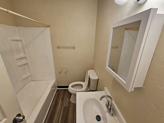 3rd image of 912 Morton Ave