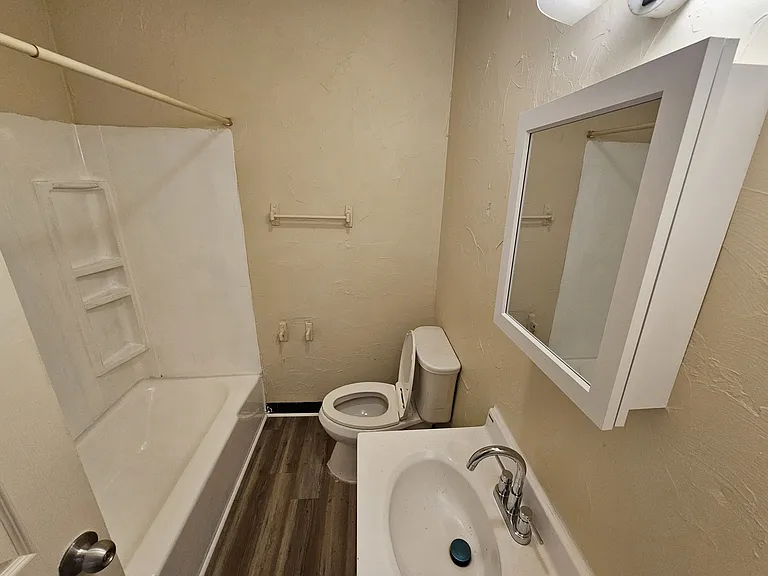 912 Morton Ave — Photo 3