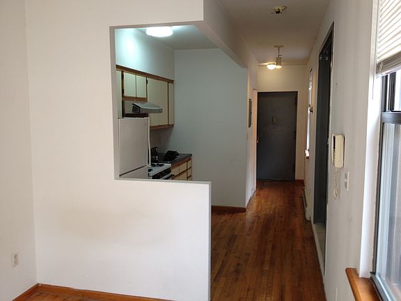 3rd image of 19 Orchard St APT 4A