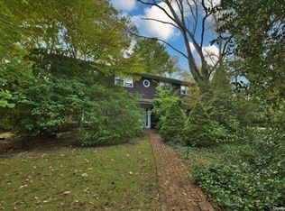101 Reni Rd, Manhasset, NY 11030