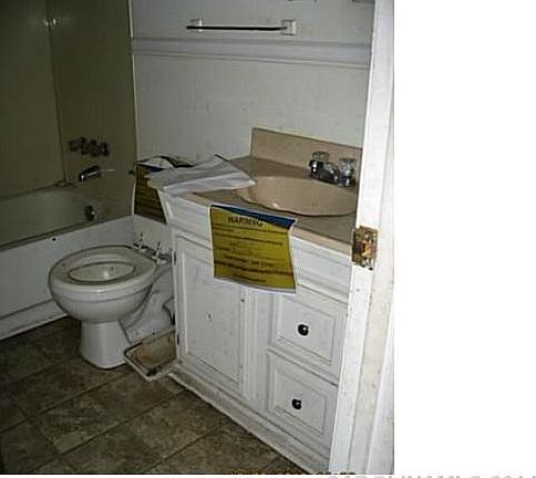 3rd image of 319 Linn St