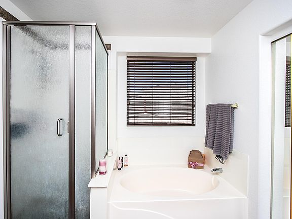 5th image of 840 E Lovegrass Dr