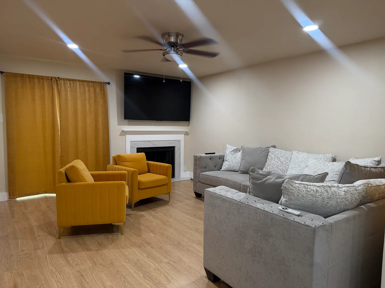3 bed, 2.5 bath, 1396 sqft, $2,700 — Photo 3