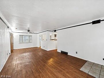 4th image of 742 Walnut Dr