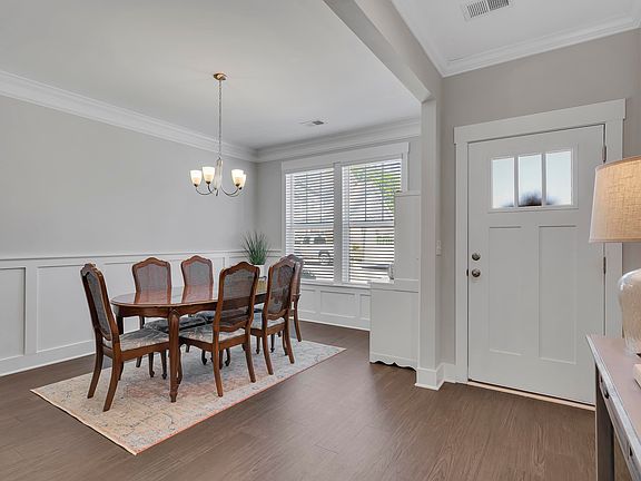 3rd image of 34 Creekhaven Ln