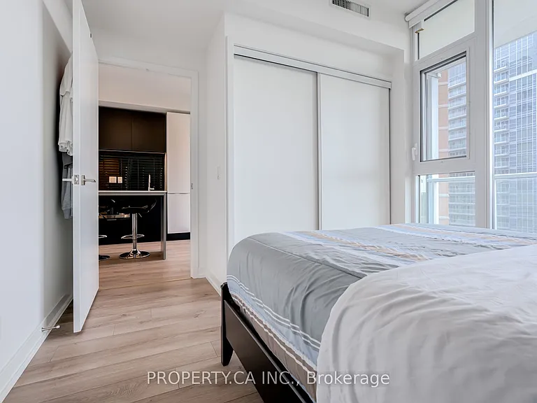 33 Helendale Ave #719 — Photo 20