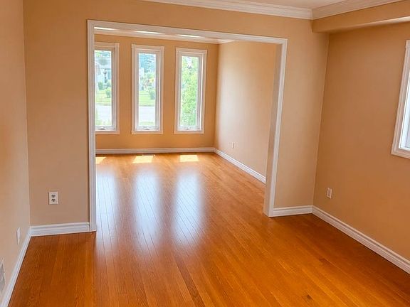 3rd image of 3430 Ellesmere Rd