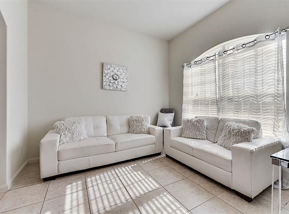 4th image of 611 Shady Meadow Ln