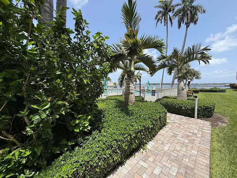225 N Lakeshore Dr — Photo 83