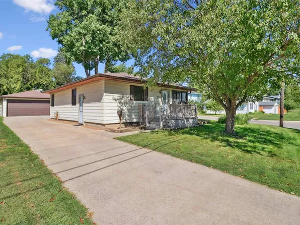 711 E 12th St N, Newton, IA 50208