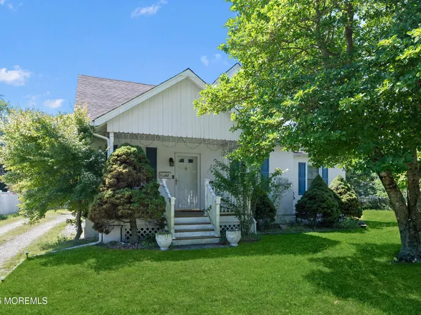 452 W Park Avenue, Oakhurst, NJ 07755