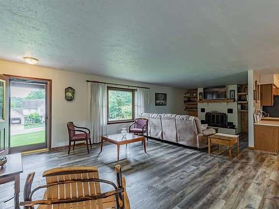 5th image of 184 W Blue Spruce Dr