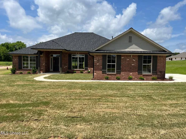 5914 Sara Ann Ln, Horn Lake, MS 38637