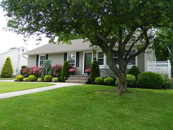3rd image of 880 Midwood Dr