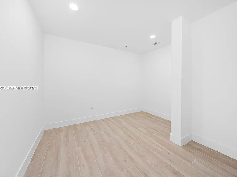 32 NW 14th Ave #3 — Photo 13