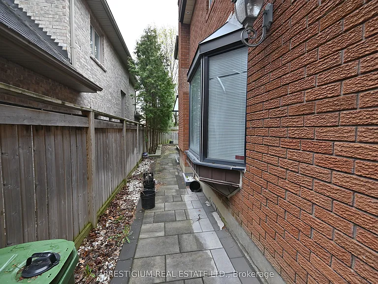 1412 Islington Ave #BASEMENT — Photo 3