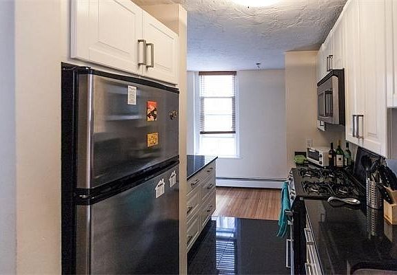2nd image of 1 Symphony Rd APT 2