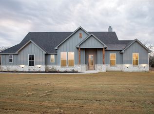 1041 Churchill Ln, Millsap, TX 76066