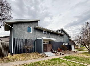 302 S West St, Calmar, IA 52132