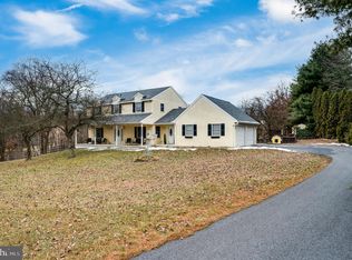 10 Twin Oak Dr, Leesport, PA 19533