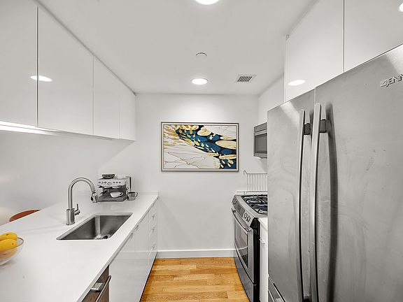 5th image of 1113 York Ave APT 28A