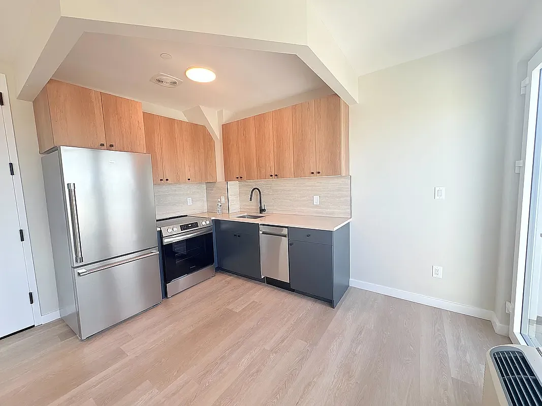 1600 Fulton Street — Photo 4